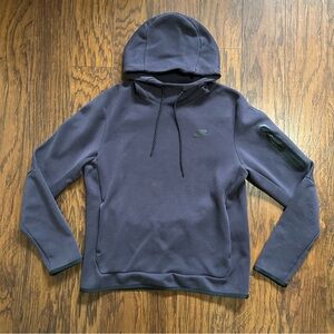 Nike Sportswear Tech Fleece Pullover
Hoodie men’s medium